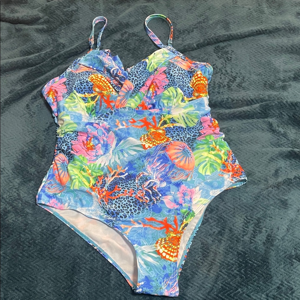 NWOT Marine Life Seashells one piece 🐚 🪸 🪼 🌺